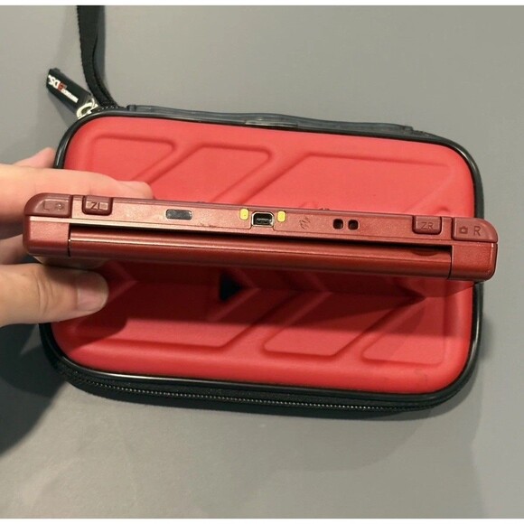 Nintendo NEW 3DS XL Console (RED-001) OEM Charger 2GB SD Stylus w 4 Games + Case - Picture 7 of 14